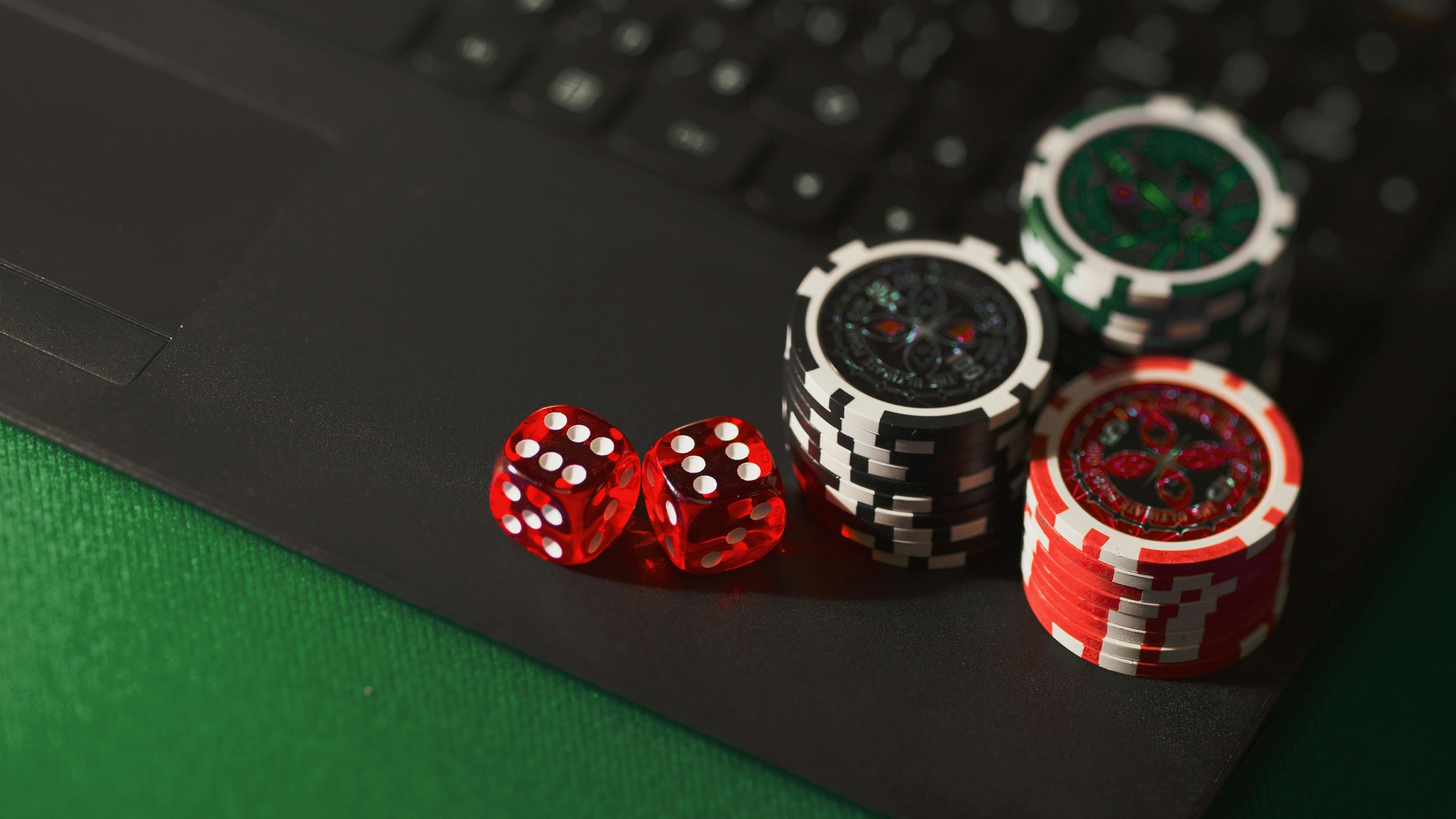 Fortune Tiger game interface showing five-reel grid and cascade mechanics